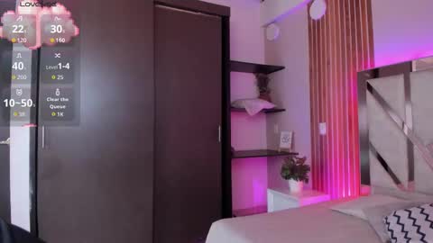 Snapshot of sweetviolet___ chatting on September 19, 12:48 pm sweetviolet___ online show from September 19, 12:48 pm