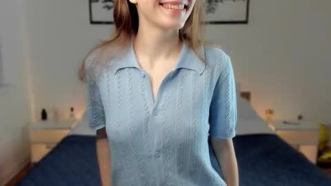 Snapshot of sweety_xis chatting on September 29, 7:52 pm Bella . online show from September 29, 7:52 pm