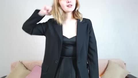 Stacy online show from December 14, 2:01 pm