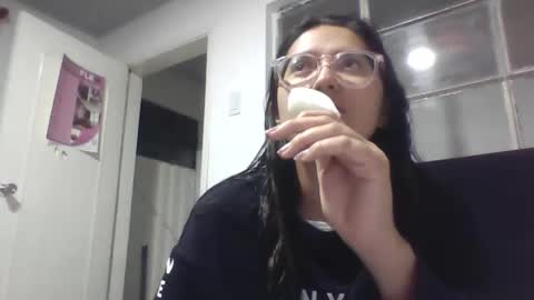 Snapshot of sweetyypeach chatting on February 13, 12:57 am sweetyypeach online show from February 13, 12:57 am