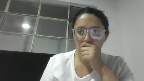 Snapshot of sweetyypeach chatting on March 4, 3:11 am sweetyypeach online show from March 4, 3:11 am