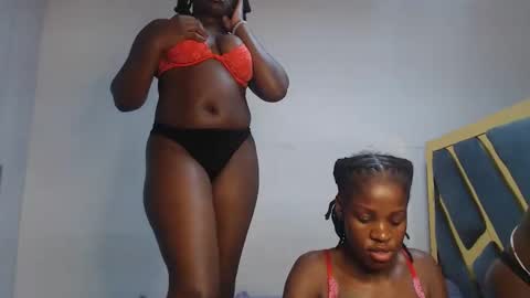 Snapshot of swyt_camillah chatting on October 16, 11:51 pm Camillah online show from October 16, 11:51 pm