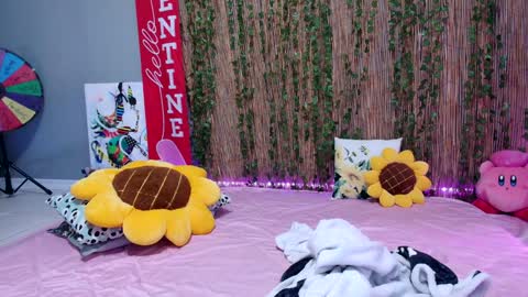 Jennah online show from February 6, 6:02 pm