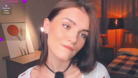Snapshot of synne_glows chatting on October 18, 7:22 am Eva online show from October 18, 7:22 am