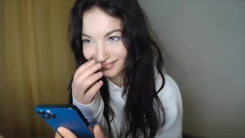 T A A H I R A online show from February 6, 10:10 pm