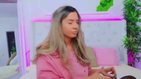 Arianna online show from December 12, 1:28 pm