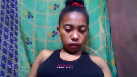 Snapshot of tahiriniah chatting on February 17, 1:33 pm tahiriniah online show from February 17, 1:33 pm