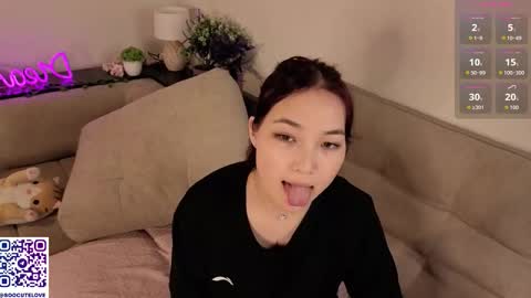 Soo Ying online show from March 2, 5:08 am