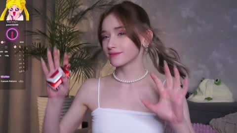Mia online show from April 28, 1:47 am