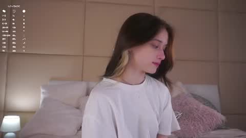 Mia online show from June 20, 6:06 am