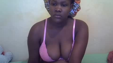 Snapshot of taliah254 chatting on February 22, 7:23 am taliah254 online show from February 22, 7:23 am