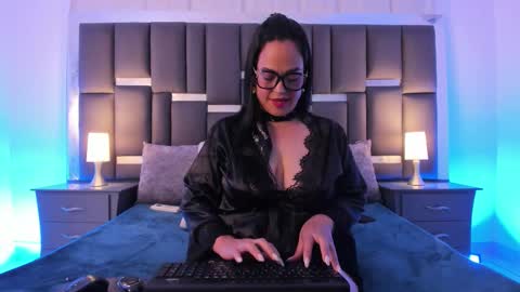 tali  online show from September 28, 7:41 pm