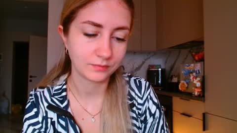  Kira  online show from February 4, 7:00 am