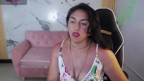 Snapshot of tamara_ch1 chatting on October 16, 4:04 am tamara_ch1 online show from October 16, 4:04 am