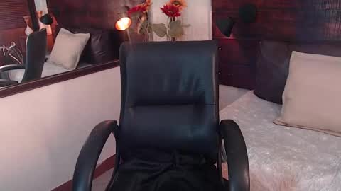 Snapshot of tamara_sanz1 chatting on February 1, 6:19 pm online show from February 1, 6:19 pm