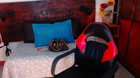 Snapshot of tamara_sanz1 chatting on December 26, 9:15 pm online show from December 26, 9:15 pm