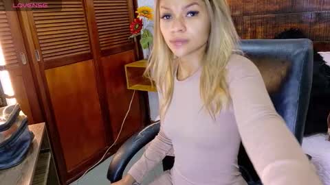 Snapshot of tamara_sanz1 chatting on October 19, 10:50 am online show from October 19, 10:50 am