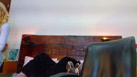 Snapshot of tamara_sanz1 chatting on September 16, 6:38 pm online show from September 16, 6:38 pm