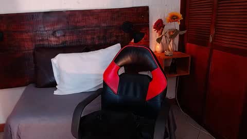 Snapshot of tamara_sanz1 chatting on December 9, 6:25 pm online show from December 9, 6:25 pm