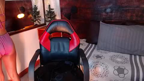 Snapshot of tamara_sanz1 chatting on December 10, 9:11 pm online show from December 10, 9:11 pm