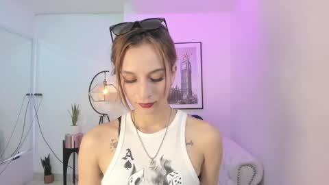 Snapshot of tamara_slimx chatting on December 15, 4:18 am Tamara online show from December 15, 4:18 am