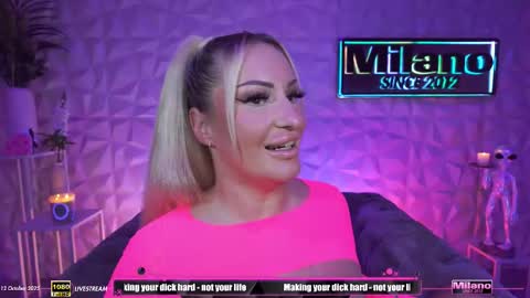 Snapshot of tamaramilano chatting on October 12, 7:55 am TamaraMilano online show from October 12, 7:55 am