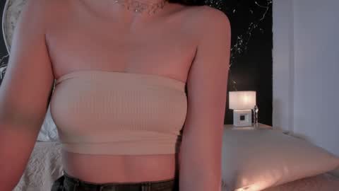 Snapshot of tamarathompsonn chatting on January 5, 4:27 pm Tamara. online show from January 5, 4:27 pm