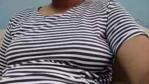 taniya_roy4628 online show from May 2, 2:37 am
