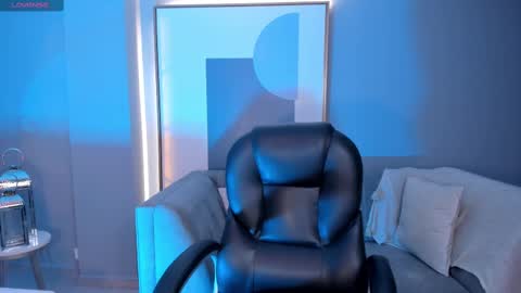 Snapshot of taralawrence chatting on March 5, 3:18 am Tara Lawrence online show from March 5, 3:18 am