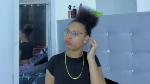 tatianasquirthot online show from June 14, 7:03 pm