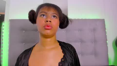 tatianasquirthot online show from June 13, 7:33 pm