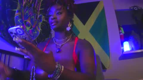 Snapshot of tatithegoddess chatting on January 2, 8:28 am Tati the Ebony goddess online show from January 2, 8:28 am