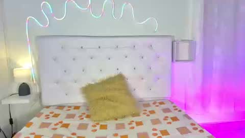 Snapshot of tatixxxvega chatting on September 22, 1:42 pm tatix online show from September 22, 1:42 pm