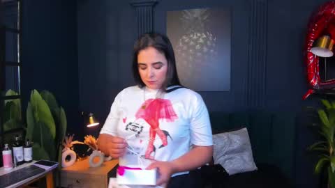 Snapshot of taylor_bennet chatting on February 24, 12:14 pm Taylor Bennet online show from February 24, 12:14 pm