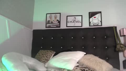 Taylor 3 online show from October 9, 1:32 am