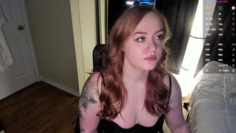 Snapshot of taylortait chatting on December 8, 8:36 pm Taylor Tait online show from December 8, 8:36 pm