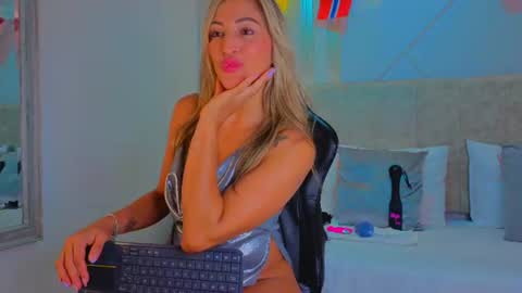 tayra online show from June 21, 8:13 pm