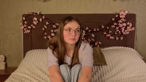 Agnes online show from October 15, 5:15 pm