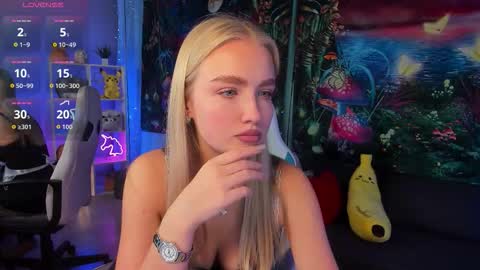 TessaHamilton online show from October 28, 10:54 am