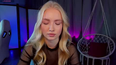 TessaHamilton online show from December 22, 8:39 am