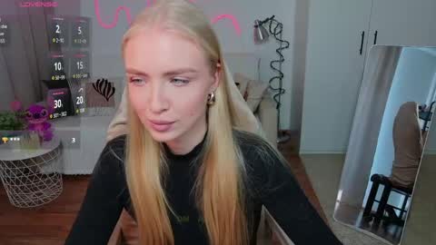 TessaHamilton online show from May 3, 9:01 am