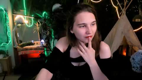 Snapshot of tessamill chatting on September 18, 5:39 am Tessa online show from September 18, 5:39 am