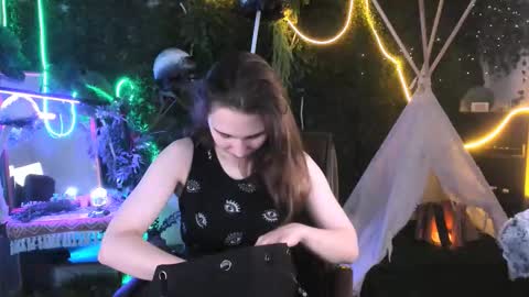 Snapshot of tessamill chatting on October 6, 5:24 am Tessa online show from October 6, 5:24 am