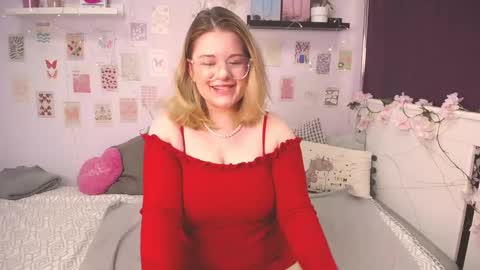 Snapshot of tesspleasure chatting on February 4, 5:31 am TESSA online show from February 4, 5:31 am