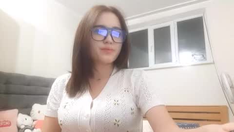 Yumi online show from February 1, 7:12 pm