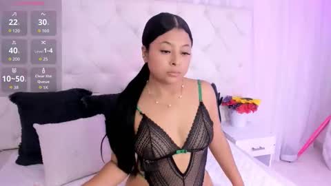 Snapshot of thaliia_gomez chatting on October 6, 7:07 pm online show from October 6, 7:07 pm