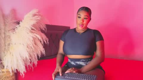 thalyanna_ebony online show from May 1, 5:21 am