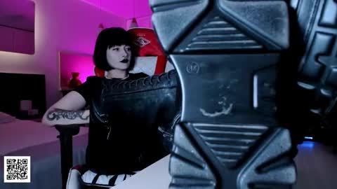 Snapshot of the_inamorata chatting on October 6, 9:19 pm Goddess Misha online show from October 6, 9:19 pm