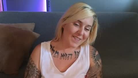 theauroramae -  online show from June 19, 8:01 pm