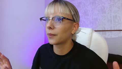 Peyton online show from December 2, 3:19 am